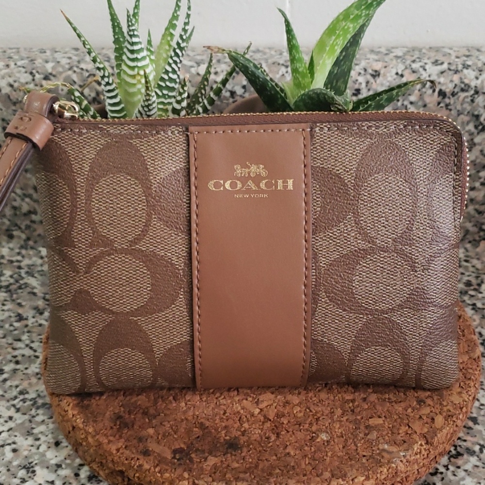Sold Coach Corner Zip Wallet, Authentic